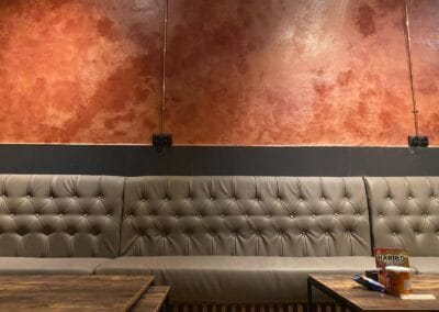 Area principal del club cannábico en Barcelona Three Monkeys Weed Club